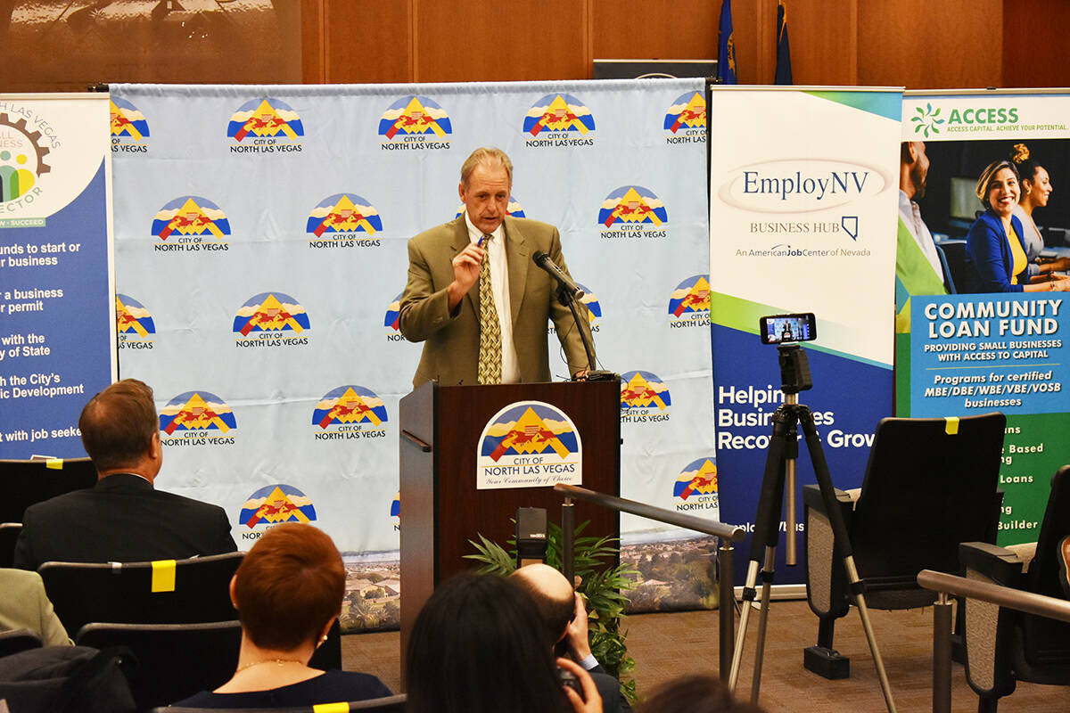 El alcalde de North Las Vegas, John Lee, habla durante la presentación del Conector de Negocio ...