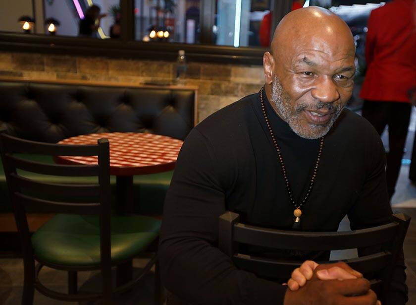 El ex boxeador Mike Tyson habla con el Review-Journal después de inaugurar la estatua de Tyson ...