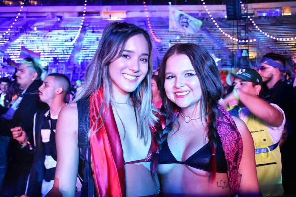 Dionna López y Madison Mackin disfrutaron de la segunda noche de EDC Las Vegas 2021. Sábado 2 ...