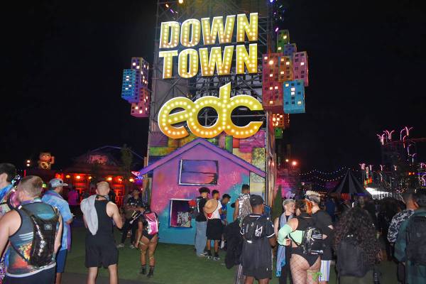 EDC Las Vegas ofreció diversas atracciones e instalaciones de arte. Sábado 23 de octubre de 2 ...