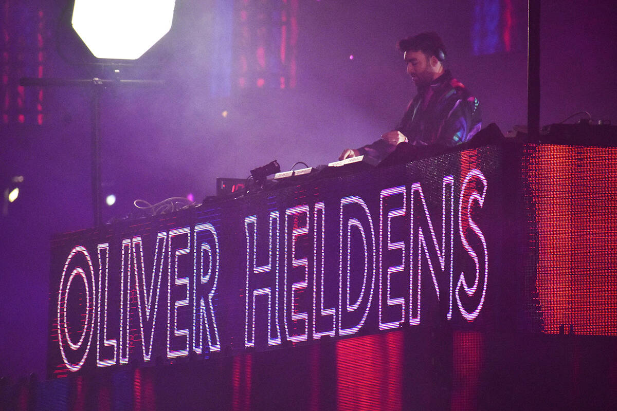 Oliver Heldens se presenta en el escenario “circuitGROUNDS”, durante la segunda noche de E ...