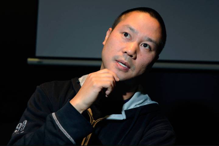El presidente ejecutivo de Zappos, Tony Hsieh, gesticula durante una entrevista en 2012 en Las ...