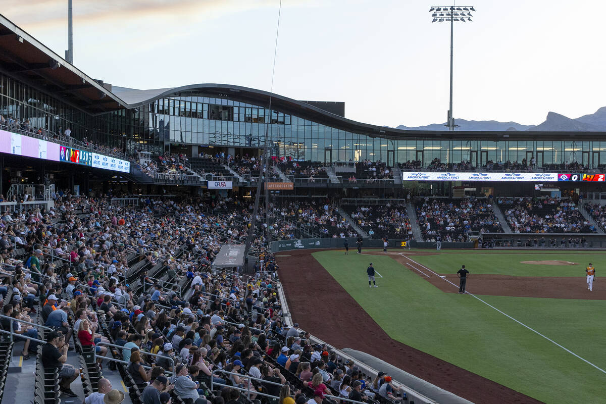 Las Vegas Ballpark permitió que los aficionados lo llenaran por completo por primera vez desde ...