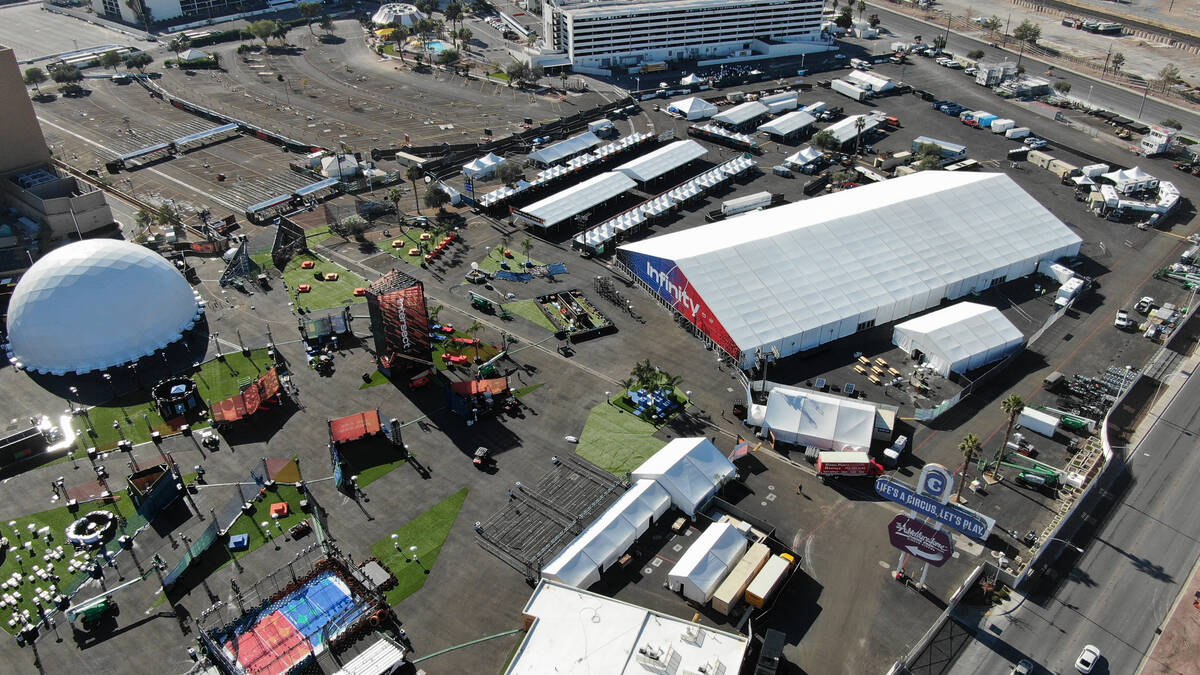 Vista aérea de Las Vegas Festival Grounds, en la esquina de Sahara y Las Vegas Boulevard, en p ...