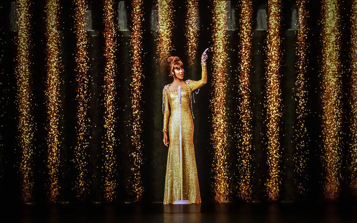 Fotografía de un ensayo general para la gira de hologramas de Whitney Houston. [Foto Cortesía ...