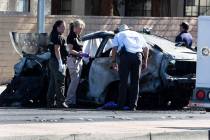 El Departamento de Policía Metropolitana investiga un accidente mortal que involucró a dos ve ...