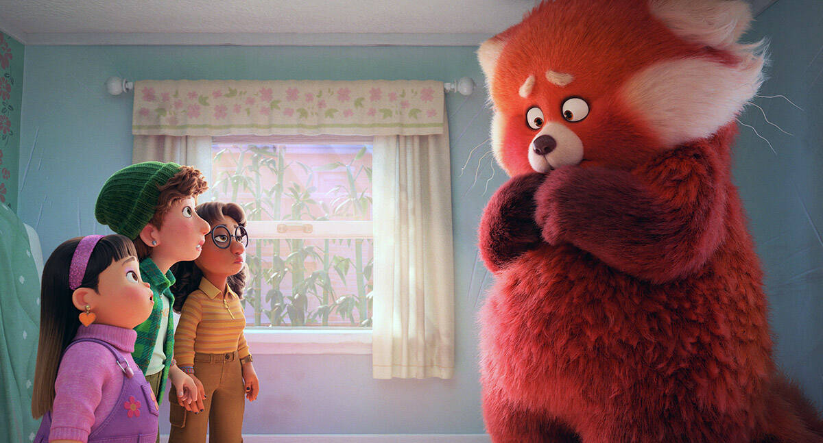 En el nuevo largometraje original de Disney y Pixar "Turning Red", todo va muy bien para Mei, d ...