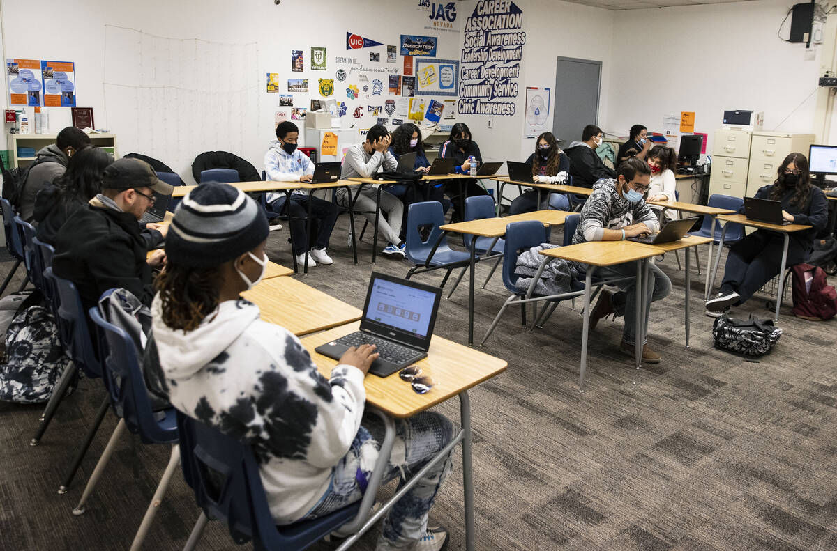 Estudiantes de Chaparral High School durante una clase de Jobs 4 Nevada Graduates (J4NG), el vi ...