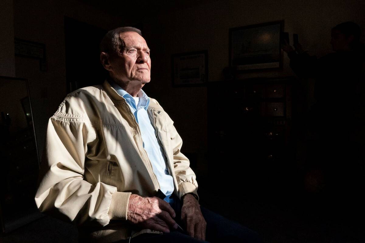 El superviviente de Pearl Harbor y veterano de la Marina de la Segunda Guerra Mundial, David Ru ...