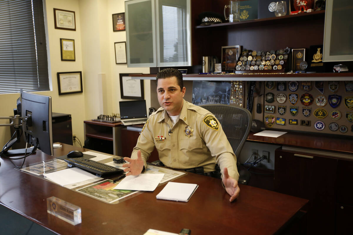 El capitán Dori Koren, del Departamento de Policía Metropolitana, habla con el Review-Journal ...