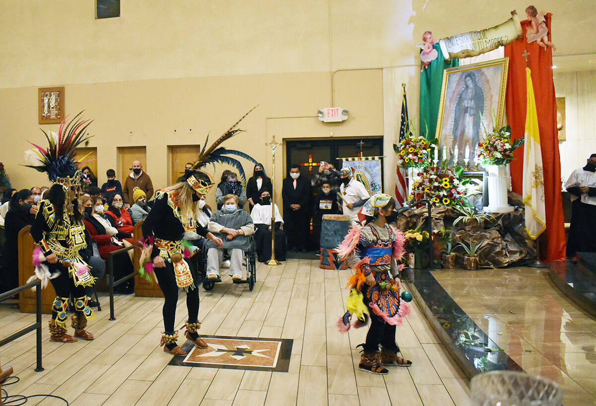 La misa en honor de la Virgen de Guadalupe fue oficiada por el sacerdote Miguel Corral y contó ...