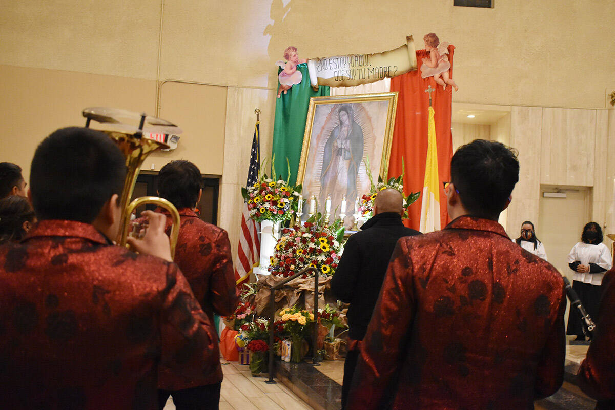 La misa en honor de la Virgen de Guadalupe fue oficiada por el sacerdote Miguel Corral y contó ...