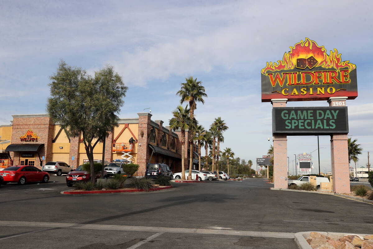 Rancho Wildfire en North Rancho Drive en Las Vegas el lunes 13 de diciembre de 2021. Station Ca ...