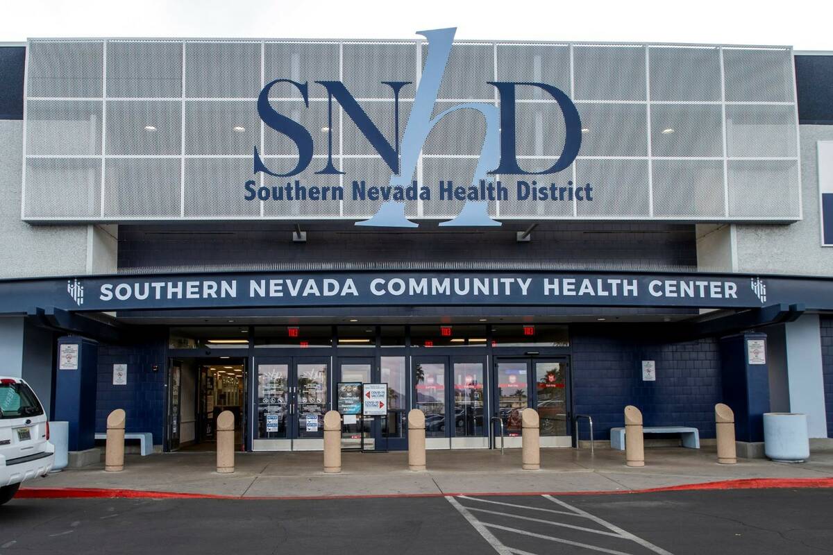 Clínica de vacunación contra COVID-19 en el Distrito de Salud del Sur de Nevada el jueves 9 d ...