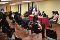 Archivo.- El cónsul de México en Las Vegas, Julián Escutia, habla ante jóvenes locales que ...