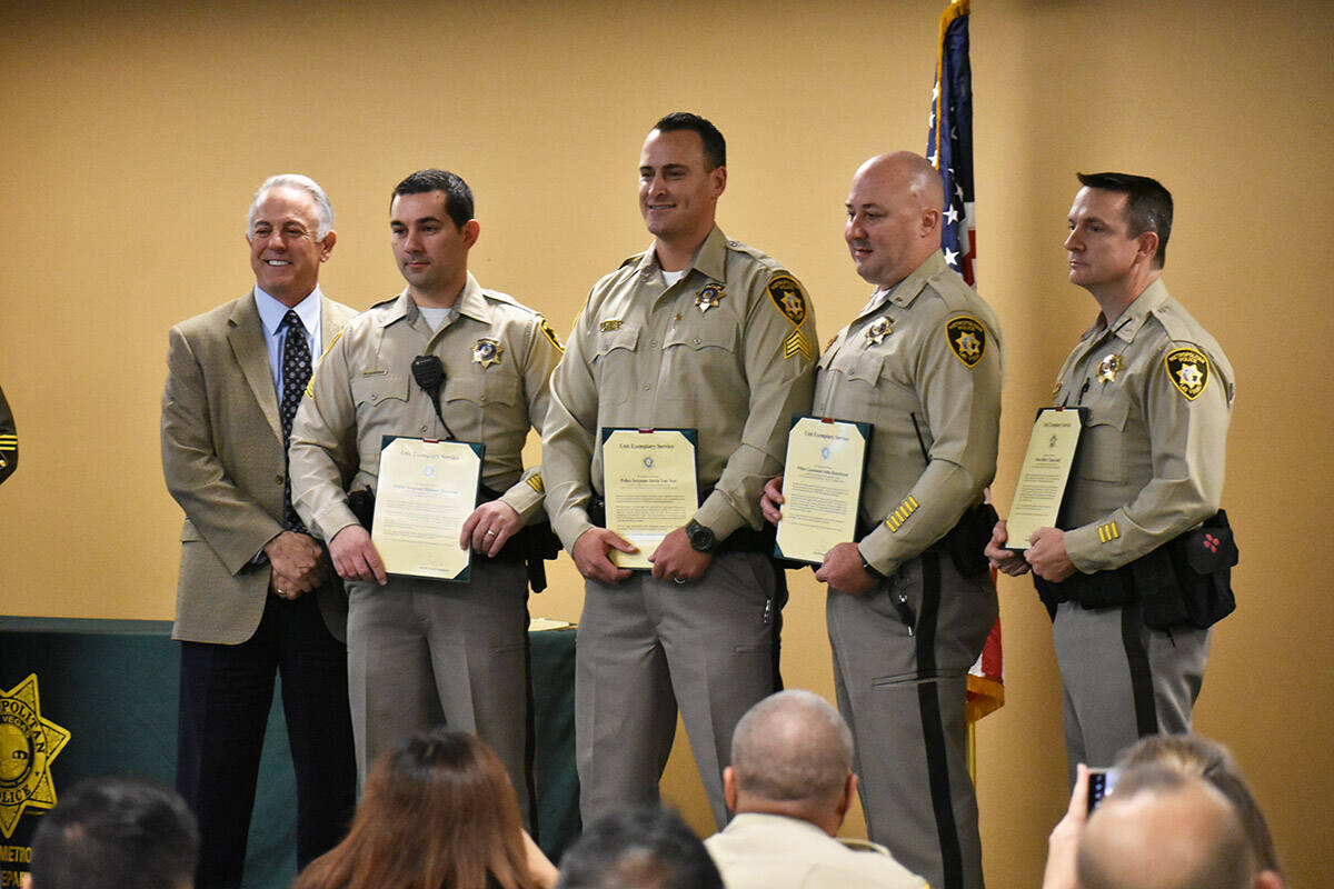 Agentes de LVMPD fueron reconocidos por trabajar en situaciones para salvar la vida de miembros ...