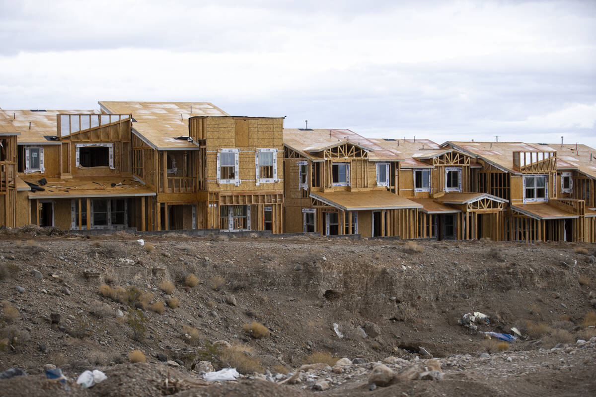 Casas de nueva construcción cerca de Far Hills Avenue y 215 Beltway en Las Vegas, el jueves 9 ...