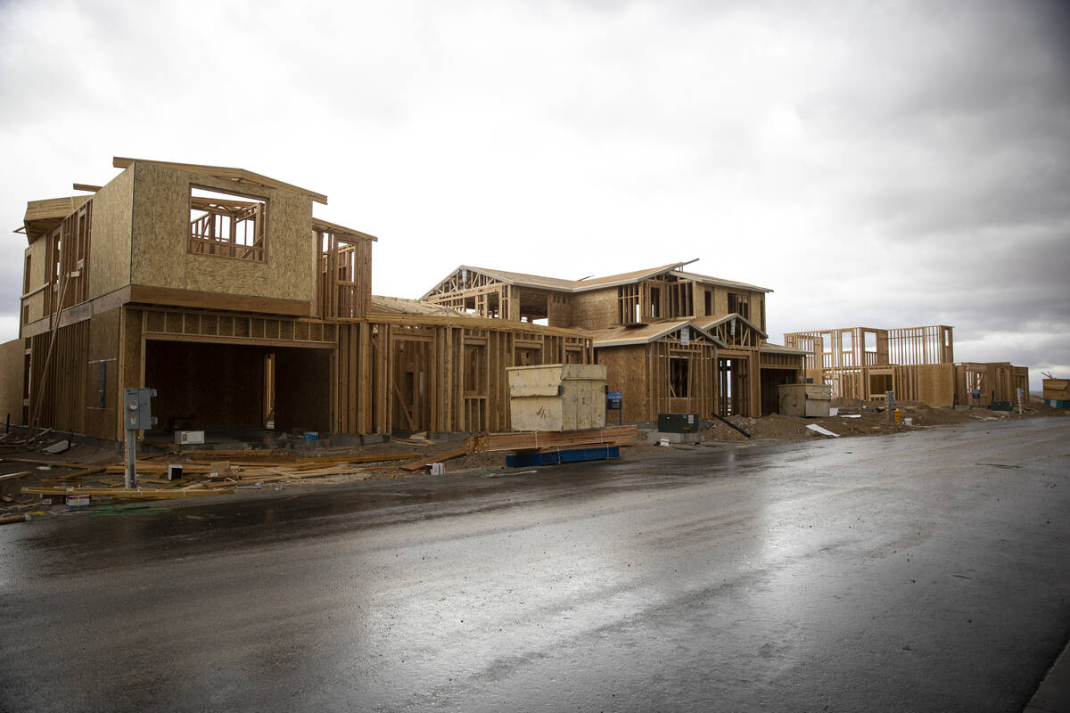 Casas de nueva construcción cerca de Far Hills Avenue y 215 Beltway en Las Vegas, el jueves 9 ...