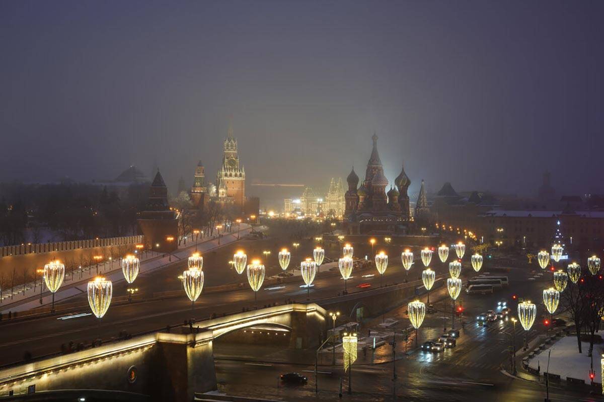 La muralla del Kremlin, la torre Spasskaya, la Plaza Roja, los grandes almacenes GUM, la catedr ...