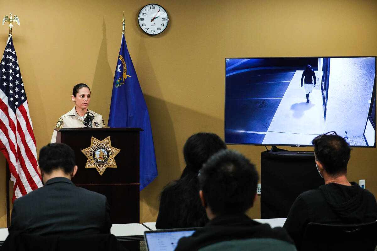 La capitana Michelle Tavarez, del Comando de Área de Spring Valley del Departamento de Policí ...