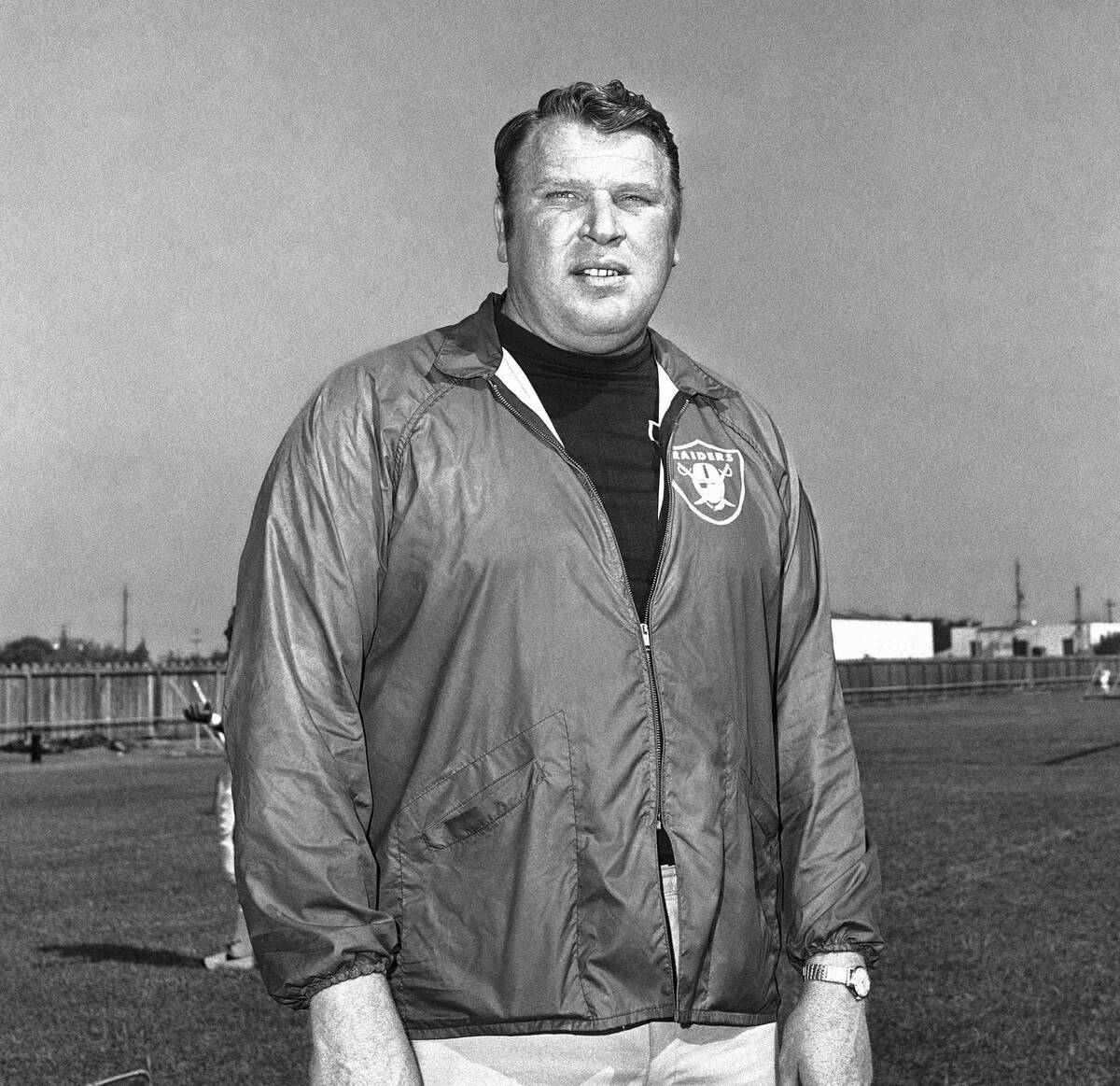 El entrenador en jefe de los Oakland Raiders, John Madden, el 15 de agosto de 1970. (AP Photo/RED)