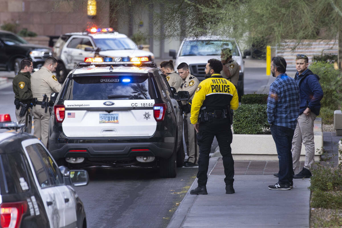 La Policía Metropolitana de Las Vegas investiga un robo y un tiroteo en el estacionamiento del ...