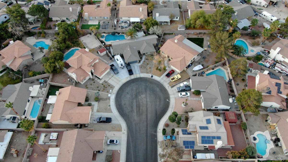 Una vista aérea de las viviendas en Henderson, Nevada, el viernes 5 de marzo de 2021. (Michael ...