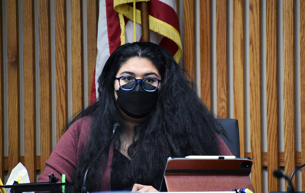Archivo.- Irene Cepeda fideicomisaria por el Distrito D, habla durante la reunión de la Junta ...