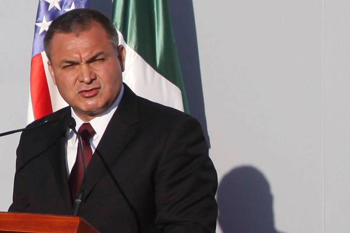 ARCHIVO.- El secretario de Seguridad Pública de México, Genaro García Luna, pronuncia un dis ...