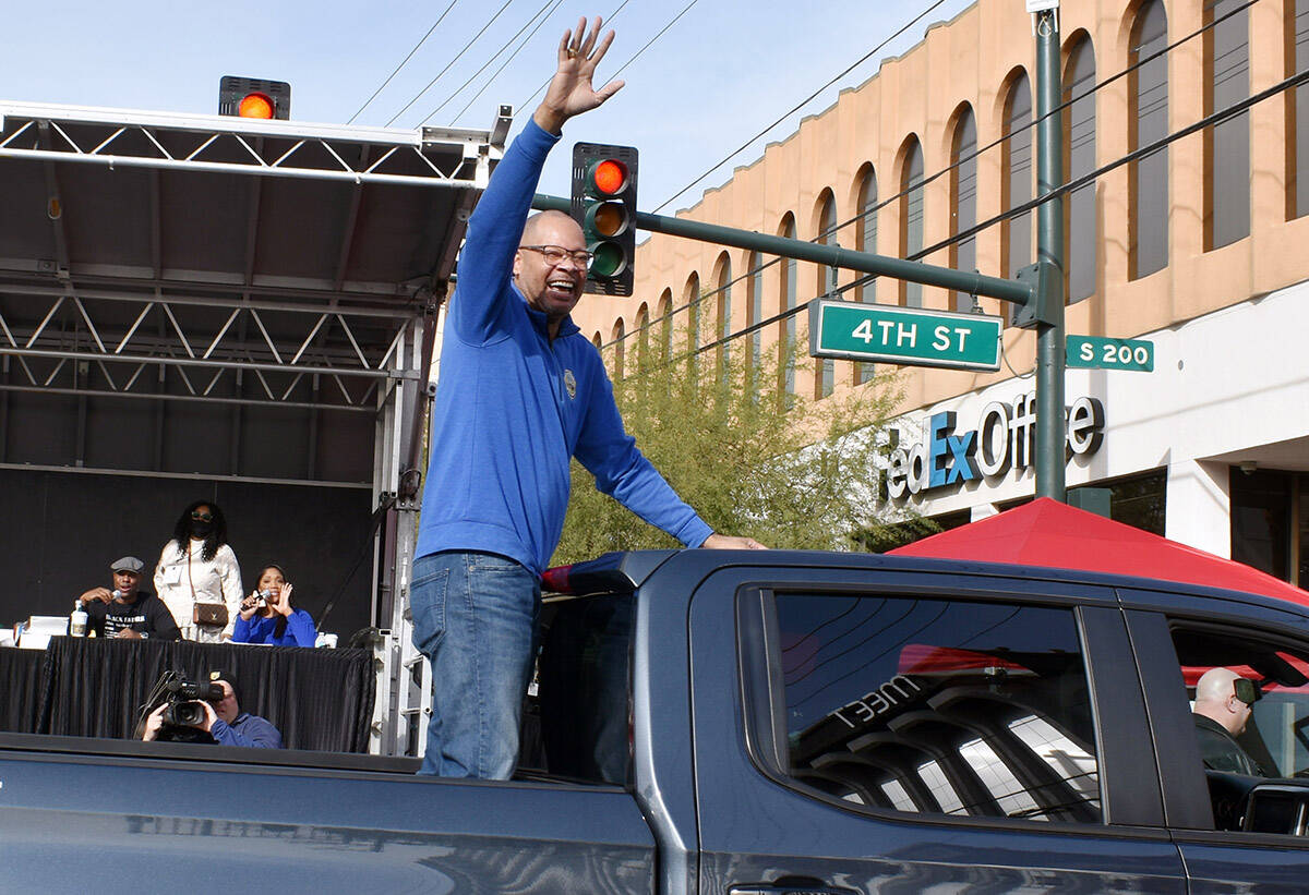 El fiscal general de Nevada, Aaron Ford, participó en la cuadragésima edición del desfile en ...