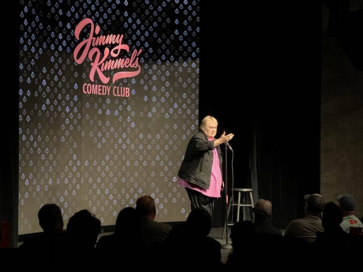Louie Anderson en el Jimmy Kimmel's Comedy Club el jueves 27 de febrero de 2020. (John Katasilo ...