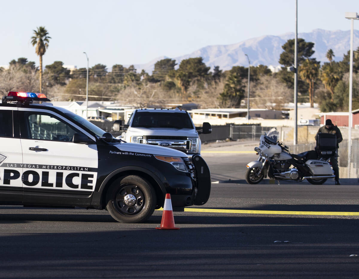 La policía de Las Vegas está investigando un accidente vehicular fatal que estaba causando re ...