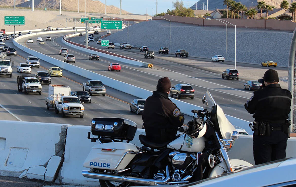 La policía monitorea constantemente en las calles e interestatales de Las Vegas que los conduc ...