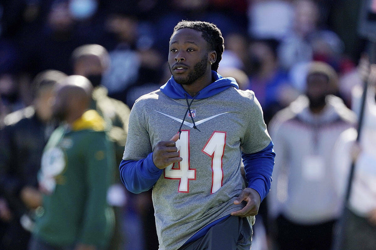 Alvin Kamara de los New Orleans Saints (41) corre durante el entrenamiento de fútbol americano ...