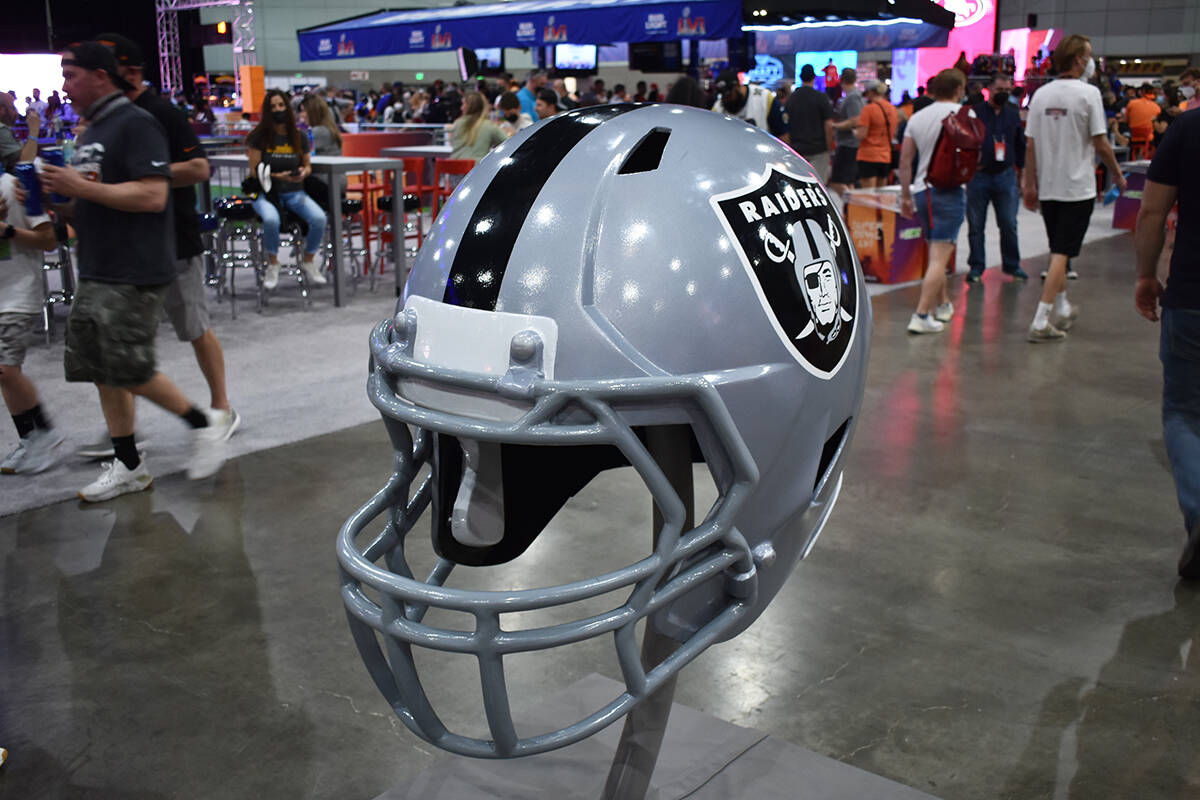 Atracciones de Las Vegas Raiders no pudieron faltar en el evento “Super Bowl Experience” de ...