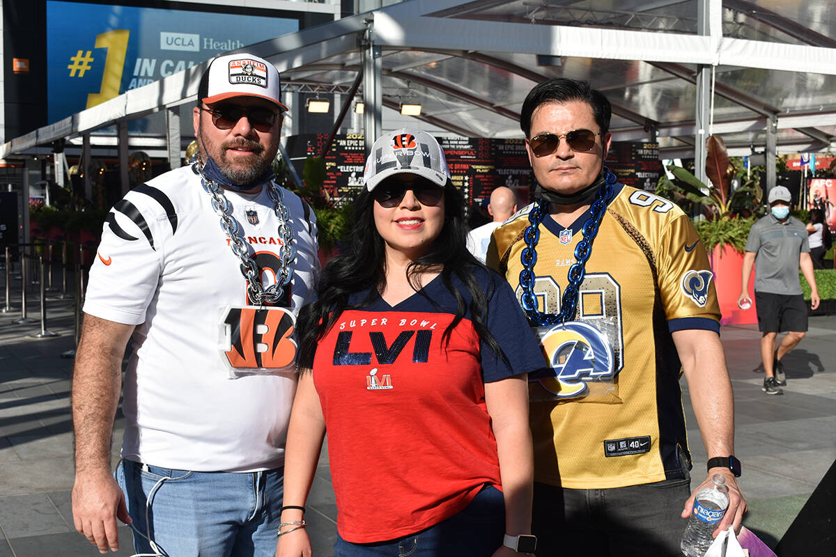 Gabriella Cobián, de El Paso, Texas, acudió al evento “Super Bowl Experience” acompañada ...