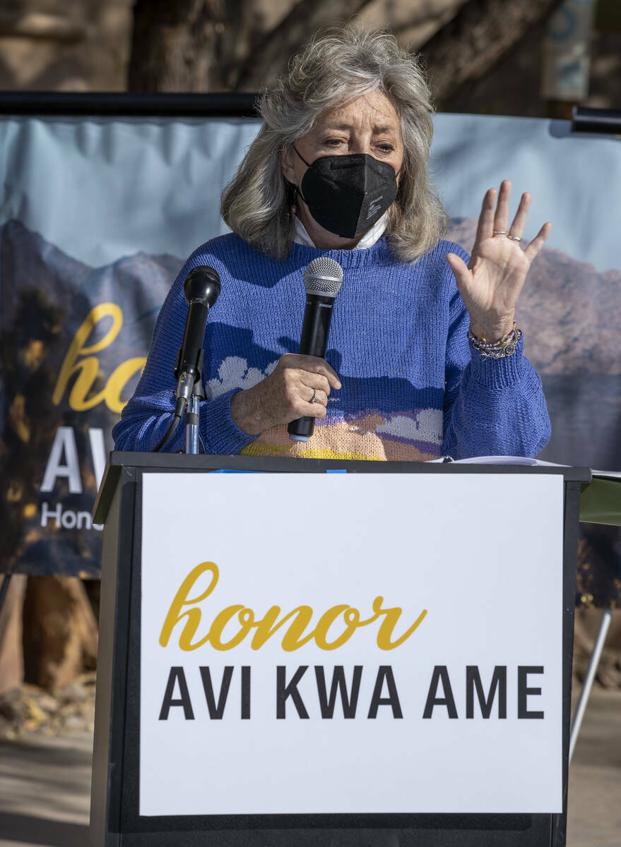 La congresista Dina Titus habla de su propuesta de ley para designar Avi Kwa Ame (el nombre moj ...