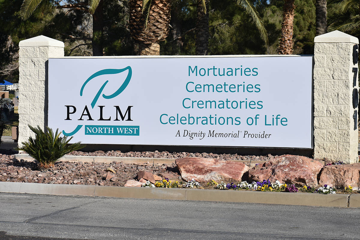 Exterior del cementerio Palm North West, lugar donde se realizó el funeral de siete miembros d ...