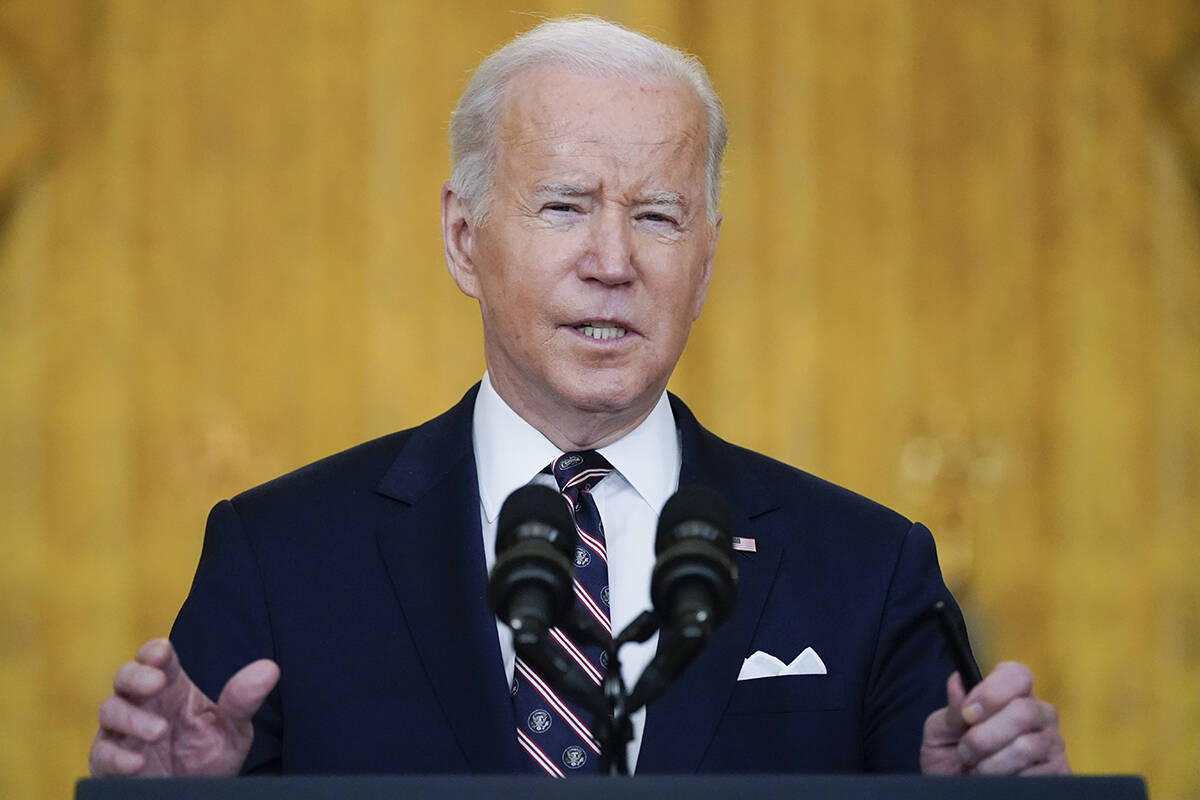 El presidente Joe Biden habla sobre Ucrania en el Salón Este de la Casa Blanca, el martes 22 d ...