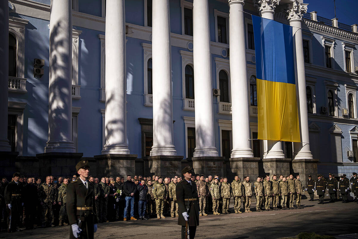 Personal militar asiste al funeral del capitán del ejército ucraniano asesinado en el este de ...