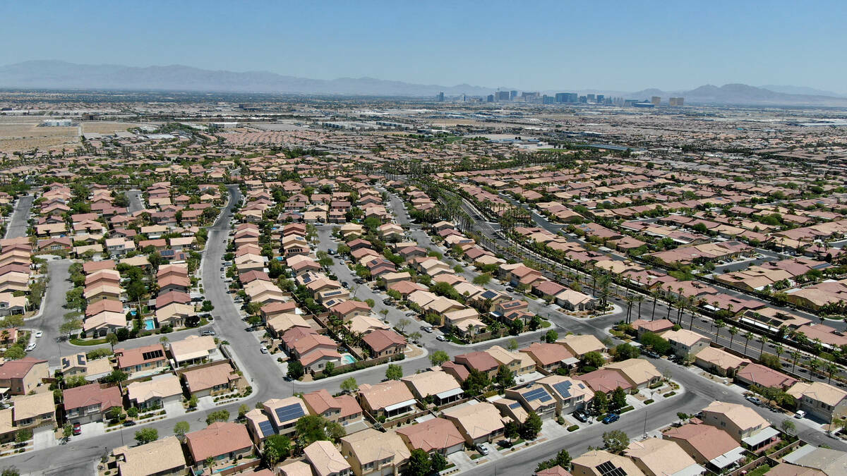 Una vista aérea de las casas de Nevada Trails, una urbanización cerca de West Windmill Lane y ...