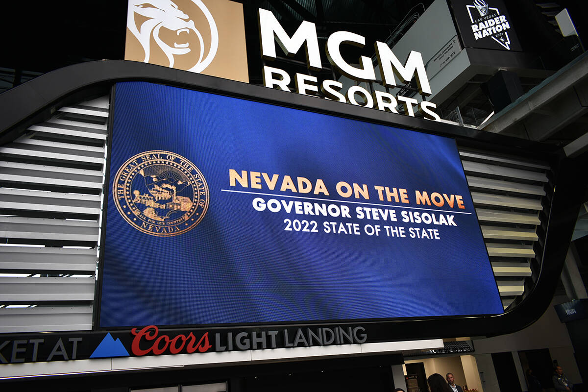 La frase “Nevada en movimiento” (traducida al español) se proyecta en una pantalla antes d ...