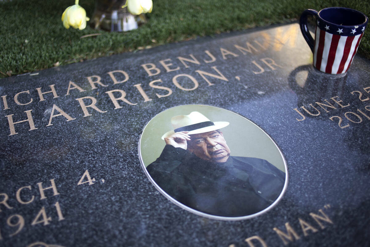 La tumba de Richard "Old Man" Harrison se encuentra en el cementerio Palm Northwest el lunes 21 ...