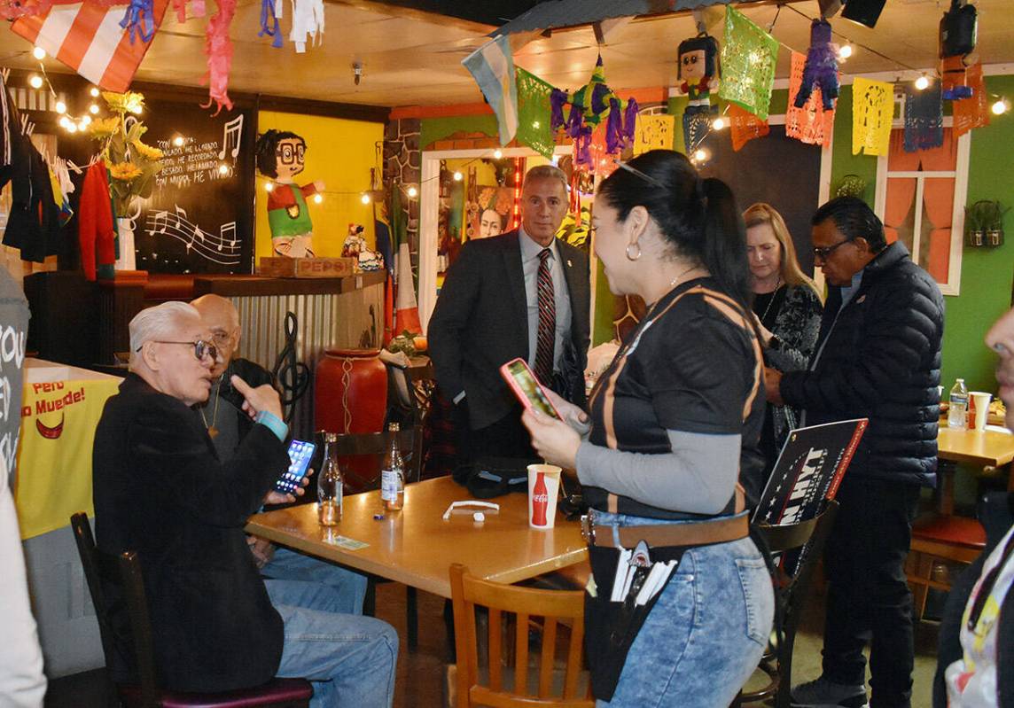 La ambientación del restaurante evoca el aspecto cultural de la típica vecindad que aún exis ...