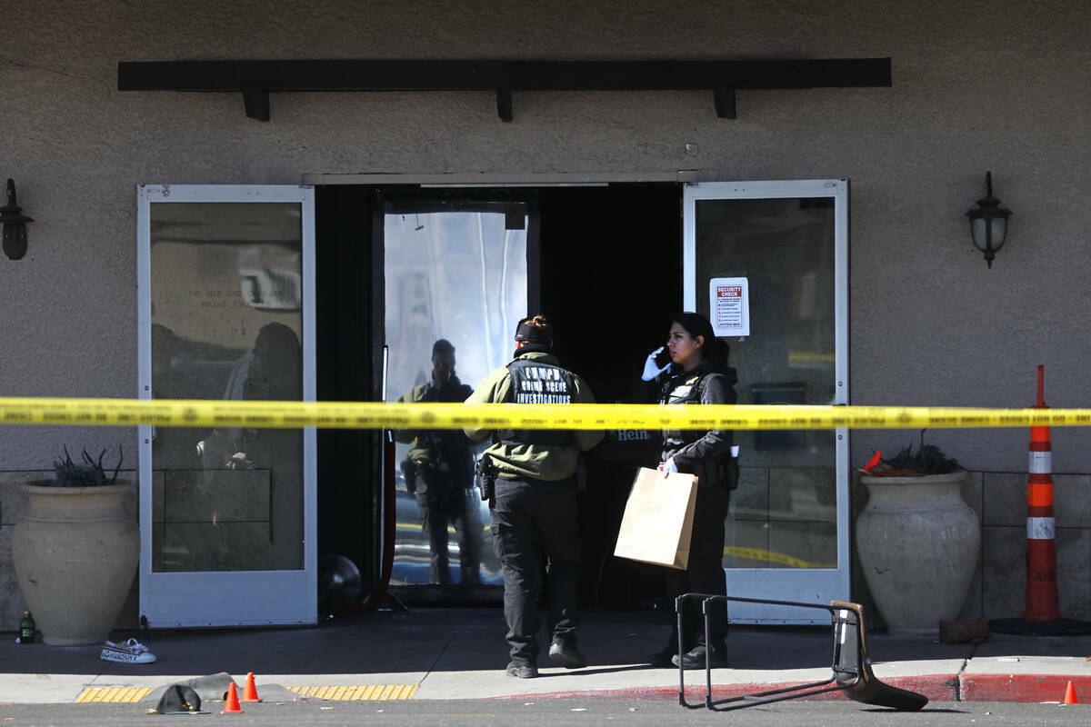 La policía de Las Vegas investiga en el Manny's Glow Ultra Lounge & Restaurant, 953 E. Sahara ...