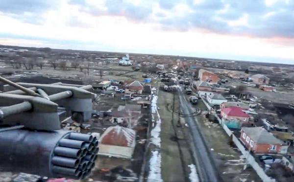 Esta imagen tomada del video publicado por el Servicio de Prensa del Ministerio de Defensa ruso ...
