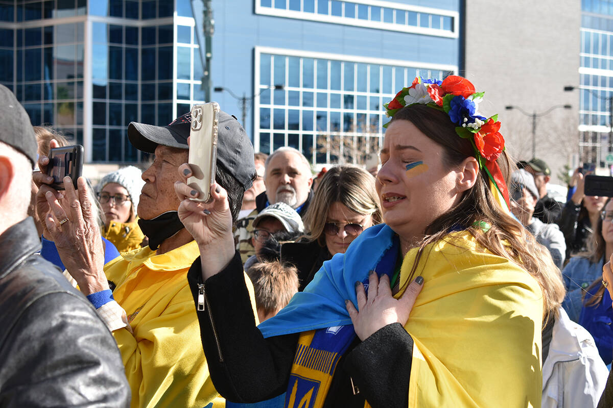 Los ucranianos del sur de Nevada expresaron distintas emociones durante una vigilia en solidari ...
