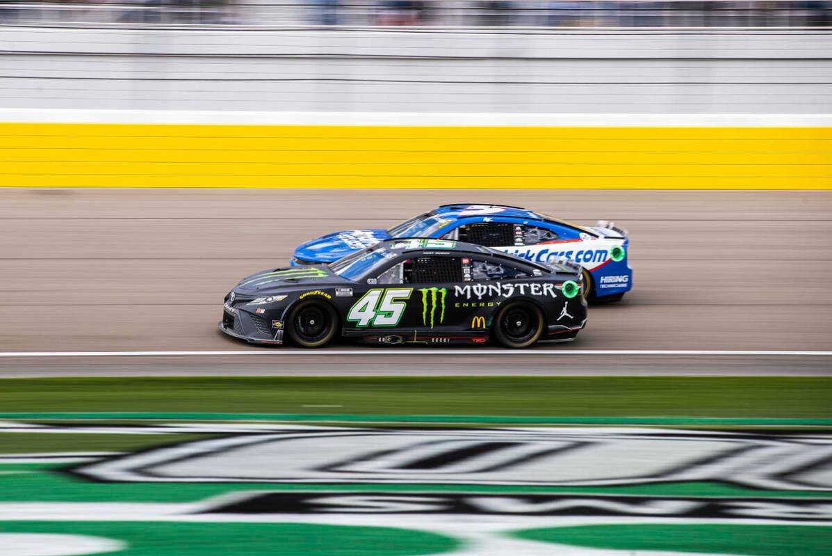 Kurt Busch (45), nativo de Las Vegas y piloto de la NASCAR Cup Series, compite en la Pennzoil 4 ...