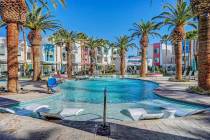 El complejo de apartamentos South Beach de Las Vegas, visto aquí, se vendió recientemente por ...