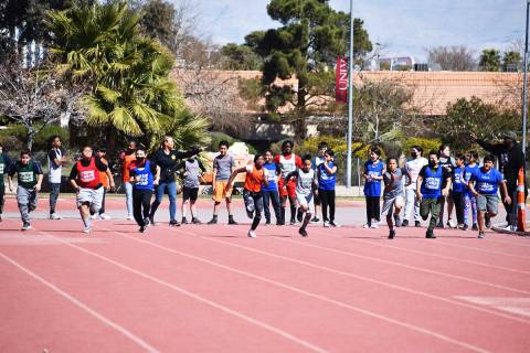 Niños y jóvenes de seis a 17 años participaron en competencia de atletismo por medio del pro ...